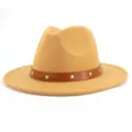 Klassischer brauner Wollfilz Fedora Hut für Damen mit Lederriemen und goldenen Nieten. - 58cm / Camel