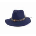 Vue détaillée du chapeau de paille bleu marine pour femme avec bande florale pour la plage. - Bleu Marine