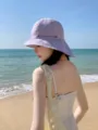 Chapeau de soleil d'été à large bord en violet clair, idéal pour la plage et les vacances. - M (56-58cm) / Violet