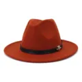 Chapeau fedora orange en laine pour femme avec bande en cuir noir et boucle M doree. - Rouge rouille