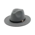 Chapeau fedora gris en laine pour femme, élégant chapeau avec bandeau en cuir et lettre M. - Gris clair