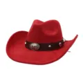 Detalle de sombrero de vaquero western de ante rojo con banda de cuero marrón y hebilla de metal. - 58cm / Rojo