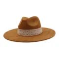 Bruine suède fedora hoed met stijlvolle geometrische geweven band voor dames en heren. - M (56-58cm) / Khaki