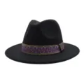 Chapeau fedora noir en laine avec ruban motif violet or, large bord plat style jazz chic. - 58cm / Noir