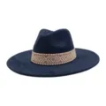 Klassieke donkerblauwe fedora hoed met brede rand en geometrisch geweven band - M (56-58cm) / Marineblauw