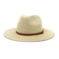 Detail van een stijlvolle beige geweven strooien hoed met bruine lederen riem en metalen gesp. - 58cm / Beige