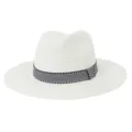Gros plan du chapeau de paille blanc, avec une couronne fedora classique et un ruban rayé. - Réglable / Crème
