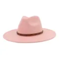 Detalle de sombrero fedora rosa de ala ancha, textura de ante con banda de cuero con tachuelas. - 58cm / Rosa Palo