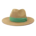 Gros plan du chapeau fedora en paille tressée avec ruban plissé vert pour la plage d'été - 58cm / Kaki