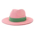 Détail d'un chapeau de paille rose montrant la texture tressée fine et le ruban vert. - 58cm / Rouge pastèque