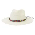 Gros-plan d'un chapeau de paille beige avec bande de perles colorees et detail de cordon noir. - Réglable / Crème