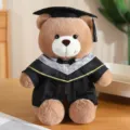 Afstuderen teddybeer pluche speelgoed met zwarte muts en toga, schattig cadeau bruine pop. - Grijze V-hals + zwarte kleding