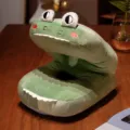 Carino cuscino di pisolino in peluche rana verde per ufficio, morbido cuscino per riposare. - Coccodrillo