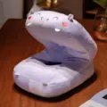Joli oreiller de sieste en peluche animale violette pour bureau et coussin de soutien doux. - Hippopotame