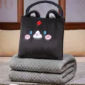 Süße schwarze Plüsch Kissen Decke 2in1, weiche faltbare Reise Decke für Büro und Auto. - Großes Kissen 45x45cm, Decke Entfaltet 150x180cm / Schwarze Katze mit grauer Decke (Noppenplüsch)