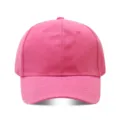 Gorra de beisbol rosa lisa de poliester con visera curva ideal para deportes al aire. - Ajustable / Rosa rojo