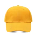 Vista de primer plano detallada de la gorra de béisbol de poliéster amarillo liso. - Ajustable / Amarillo