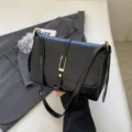 Sac à épaule vintage noir pour femme sac bandoulière élégant en cuir PU avec quincaillerie dorée - Noir
