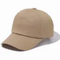Vue en gros plan détaillée de la casquette de baseball en coton kaki classique avec des œillets. - Réglable / Kaki