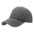 Gorra de béisbol de algodón lavado en tono gris oscuro, detalle clásico de estilo vintage. - Ajustable / Gris