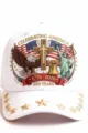 Vue détaillée d'une casquette blanche avec broderie patriotique américaine et étoiles. - Réglable / Style C (Imprimé)