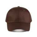 Vue détaillée de la casquette de baseball en coton marron, montrant la visière et les œillets. - Réglable / Café