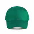 Gros plan sur la casquette de baseball verte en coton, design classique, chapeau de soleil uni. - Réglable / Vert