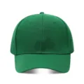 Vista de cerca detallada de la tela de la gorra verde, mostrando textura y costuras finas. - Ajustable / Verde esmeralda