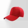 Gorra de béisbol roja de 5 paneles con borde blanco, elegante sombrero publicitario. - Ajustable / Rojo