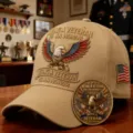 Casquette de baseball kaki vintage lavée avec aigle brodé et slogan de vétéran. - Aigle coloré kaki (Imprimé)