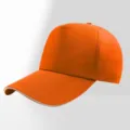 Gorra de béisbol naranja de 5 paneles con borde blanco, ideal para actividades. - Ajustable / Rojo Anaranjado
