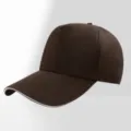 Gorra de béisbol marrón de 5 paneles con ribete de visera blanca para exterior y equipos. - Ajustable / Café