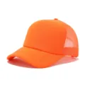 Gorra de camionero de malla naranja brillante con frente de esponja transpirable para logotipo. - Ajustable / Rojo Anaranjado