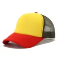 Gorra trucker de malla amarilla y roja con panel frontal de espuma, diseño transpirable. - Ajustable / Rojo, amarillo y verde militar