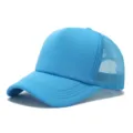 Gorra trucker azul claro con parte trasera de malla transpirable y panel frontal de espuma. - Ajustable / Azul lago