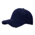Vista lateral detallada de una gorra de béisbol de pana gruesa azul oscuro lisa para invierno. - Ajustable / Azul marino