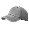 Primer plano detallado de gorra de béisbol de algodón lavado gris con malla transpirable. - Ajustable / Gris