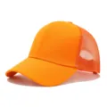 Vibrante gorra de camionero de verano naranja con parte trasera de malla transpirable y visera. - Rojo Anaranjado