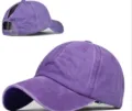 Vue rapprochée de la casquette de baseball lavée violette montrant l'ouverture arrière. - Réglable / Violet