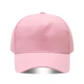 Primer plano detallado del tejido de la gorra rosa de cinco paneles y su visera curva. - Ajustable / Rosa