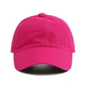 Casquette de baseball classique en coton rose avec couronne souple et visière style. - Rose rouge