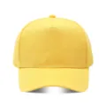 Primer plano detallado del panel frontal y la tela texturizada de una gorra de béisbol amarilla. - Ajustable / Amarillo tierno