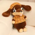 Joli jouet en peluche teckel avec grands yeux et chemise léopard, coussin animal en peluche. - Teckel marron clair aux yeux ronds (imprimé léopard)