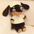 Mignon jouet en peluche teckel avec bonnet de nuit et pyjama, animal en peluche doux pour enfants. - Teckel marron foncé aux yeux de chiot (imprimé banane)