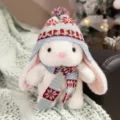 Lindo conejito de peluche con gorro y bufanda, suave animal de peluche para niños y niñas - Conejo blanco con bufanda y gorro / 20cm