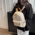 Trendy PU geprinte dames rugzak veelzijdige casual dagrugzak met schattig berenpatroon stijlvol - L / Wit