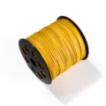 Cordón de ante sintético amarillo de 2.5mm en bobina, ideal para bisutería DIY y manualidades. - Amarillo