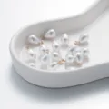 Tropfenförmige Perlen Anhänger mit goldenem Ring für DIY Schmuck und schöne Halsketten design - Breiter Wassertropfen (AC4889) / 8*13.5mm (10 Stück/Packung) / KC Gold