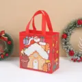 Bolsa de compras navideña de tela no tejida roja con casa de jengibre y Papá Noel. - Casa de Navidad / 22x23x11cm