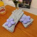 Grey winter down gloves for women featuring cute purple flower decoration, warm and windproof. - Korean Style Flower Silver Gray